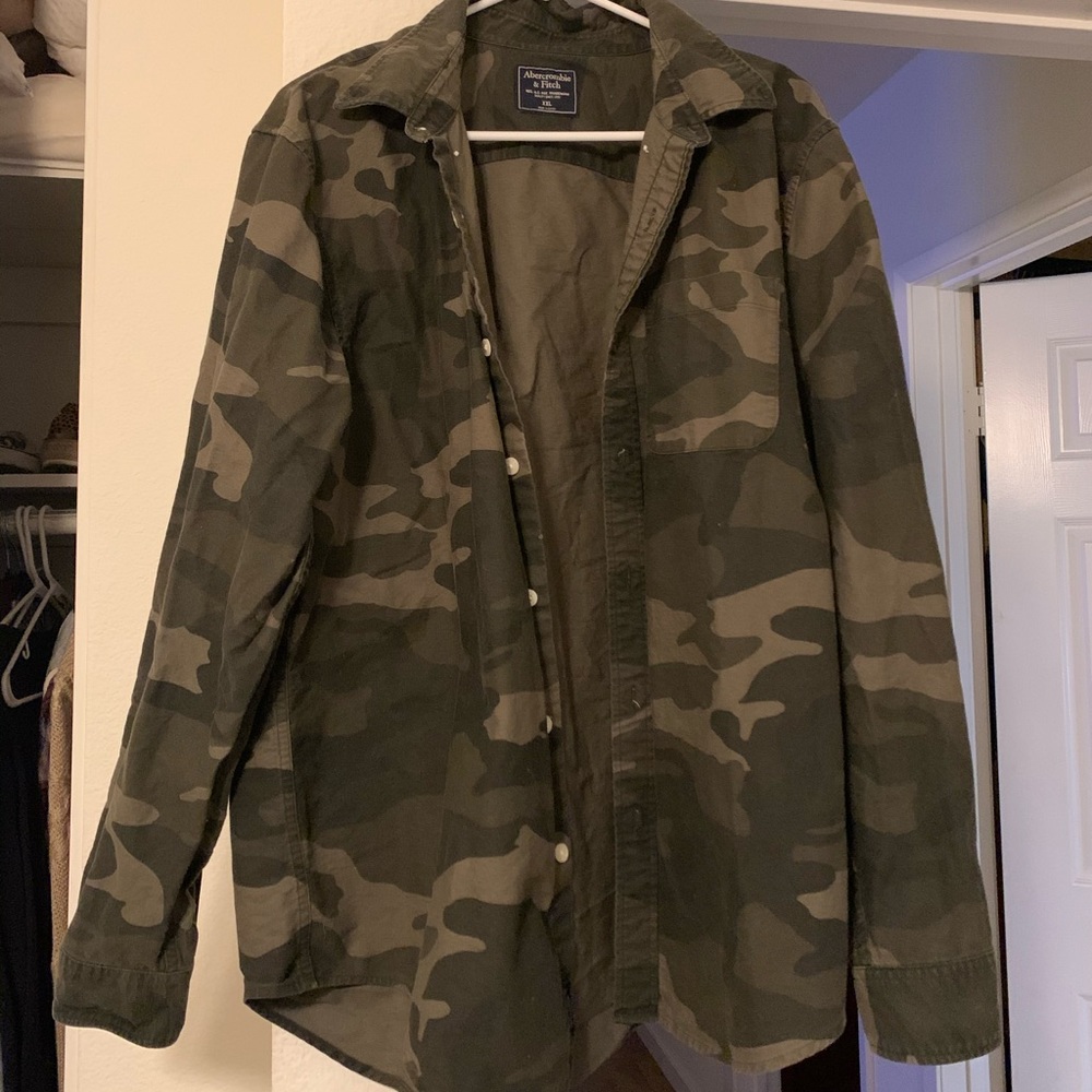 Abercrombie Men’s Camo print button down!